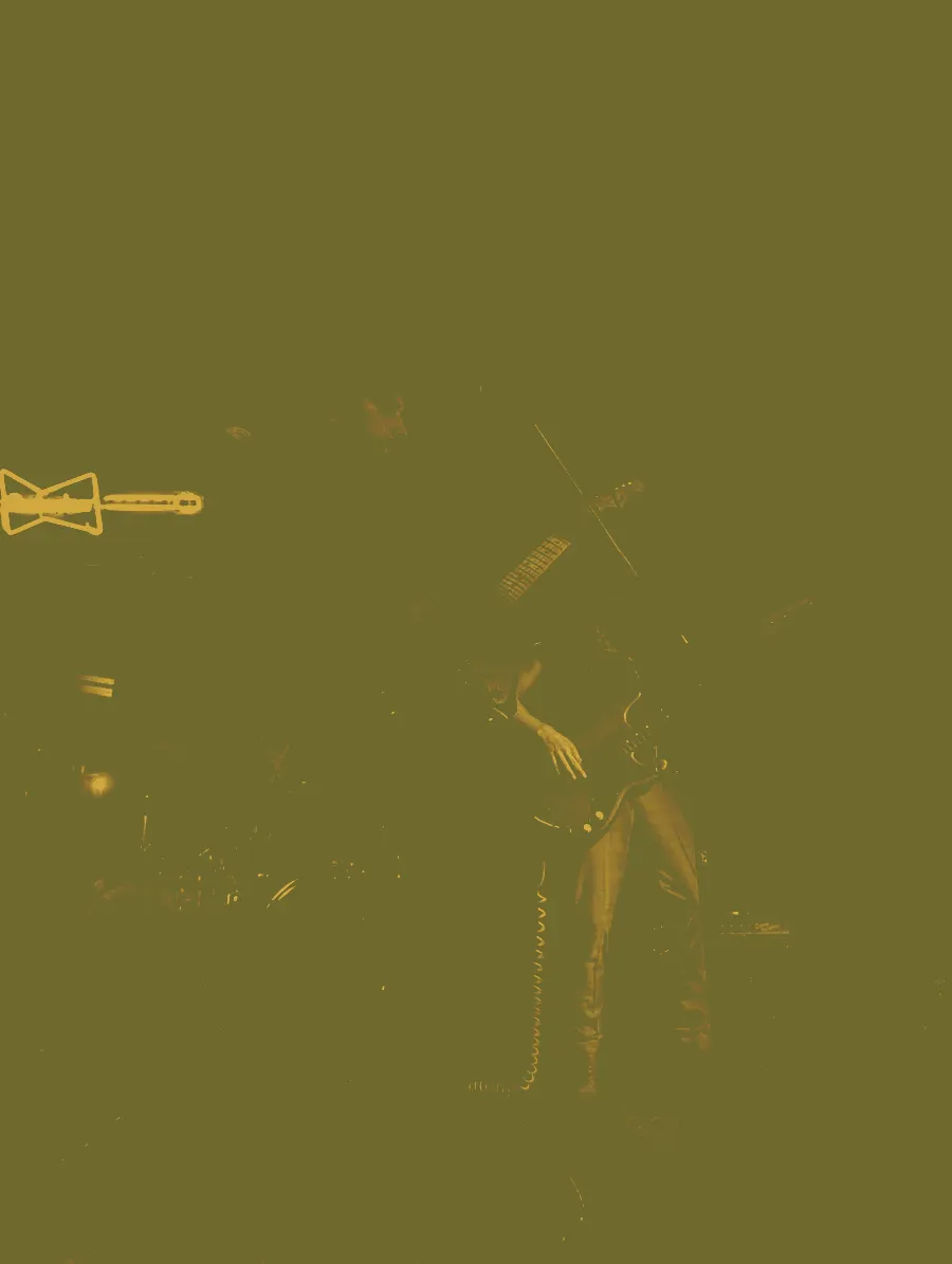 Ultracrepidarian live under red light