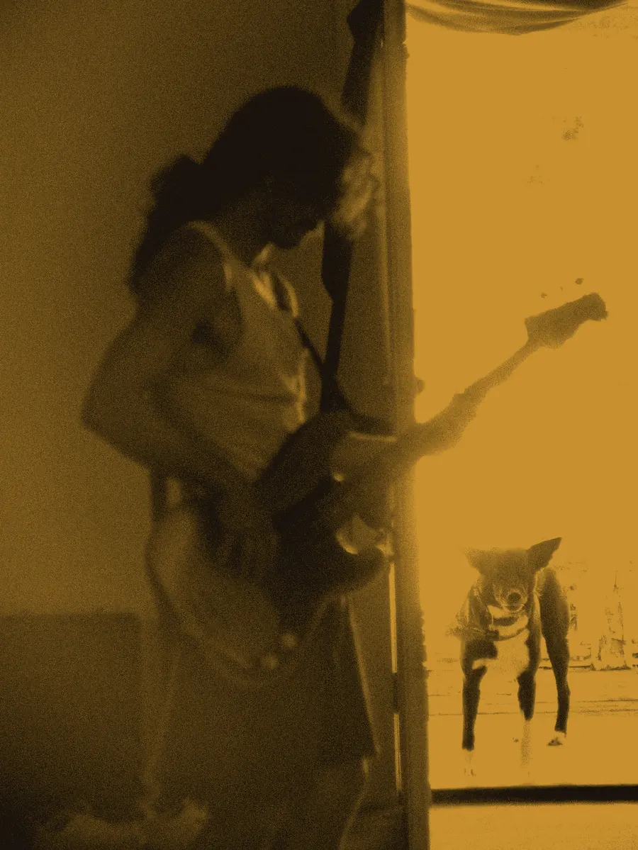 Ultracrepidarian in a doorway